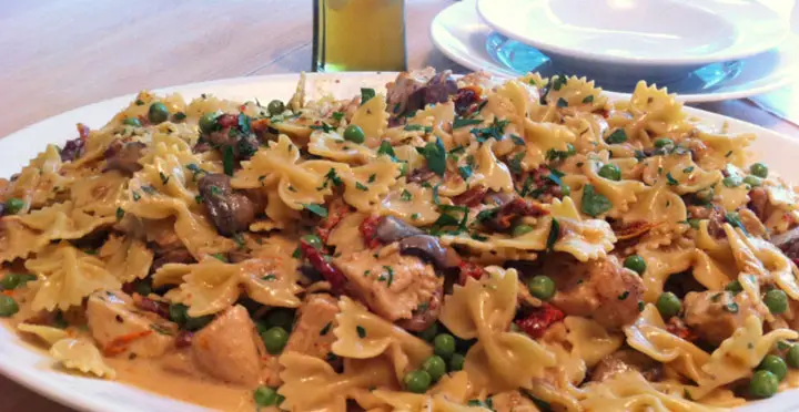 Cheesecake Factory Farfalle With Chicken and Roasted Garlic Recipe
