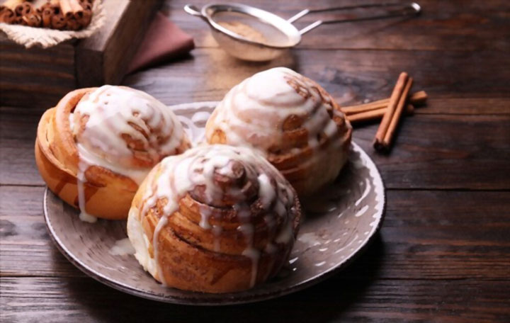 Air Fryer Cinnamon Rolls