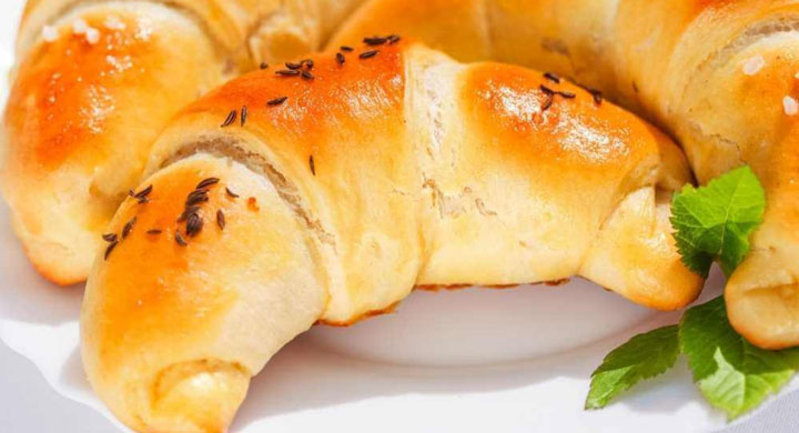 Pioneer Woman Creamy Chicken Stuffed Crescent Rolls