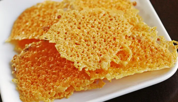 Yummy Coral Tuile in a Plate