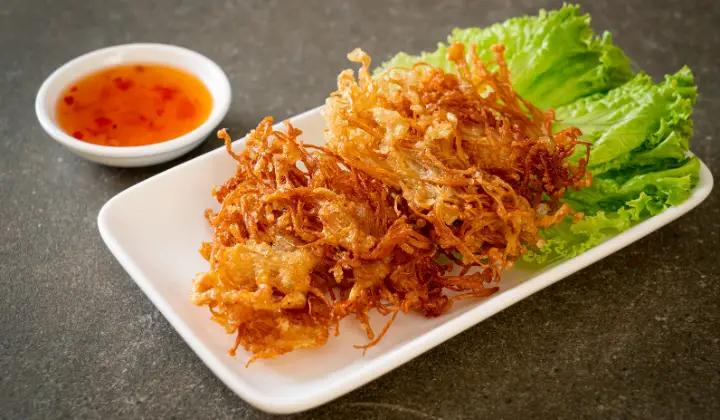 Tray with Enoki Mushroom and Salad with sauce to enjoy the meal